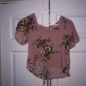 Cropped t-shirt with tie in front